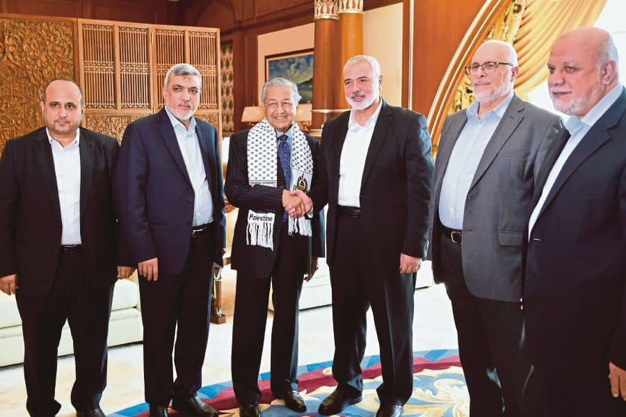 Dr. Mahathir welcomes Hamas leaders at Putrajaya | The Asian Affairs