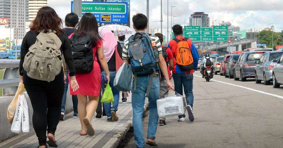 malaysians-returning-from-singapore-via-land-must-apply-entry-permit