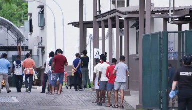 Singapore people roamed without Social Distancing