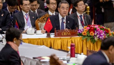 Print this page East Asia Pacific US Should Give ASEAN Alternatives to Chinese Loans, Ex-Envoy Says By VOA News May 13, 2020 08:55 AM China's Foreign Minister Wang Yi, center back, attends the Special ASEAN-China Foreign Ministers' meeting on the Novel… China's Foreign Minister Wang Yi, in Meeting