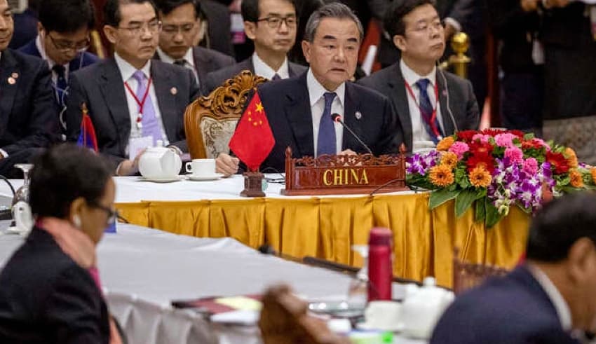 Print this page East Asia Pacific US Should Give ASEAN Alternatives to Chinese Loans, Ex-Envoy Says By VOA News May 13, 2020 08:55 AM China's Foreign Minister Wang Yi, center back, attends the Special ASEAN-China Foreign Ministers' meeting on the Novel… China's Foreign Minister Wang Yi, in Meeting