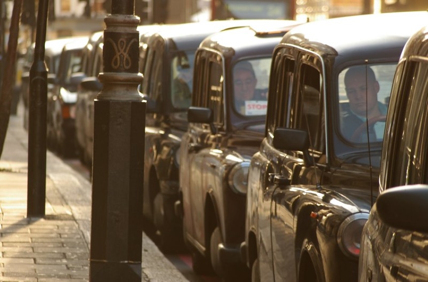 An Alert Minded Cab Driver Gains Attention