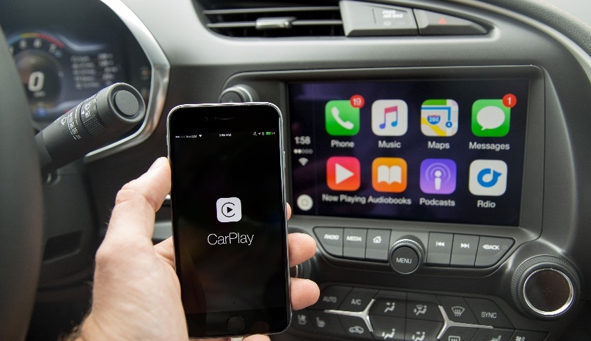 Apple plans to integrate fuel purchases with auto software