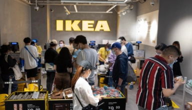 Shanghai IKEA shoppers flee from store COVID-19 lockdown