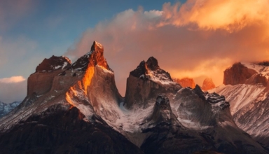 In the midst of high temperatures, a mountain glacier in Chile's Patagonia collapses