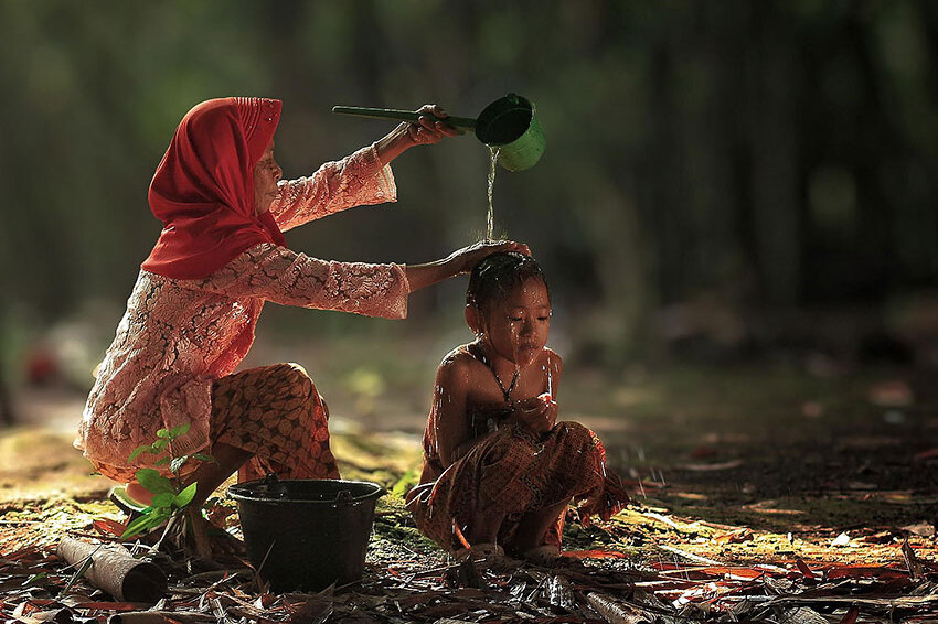 Couple in Indonesia's crazy village welcomes people with mental illness into their home