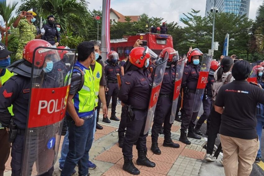 Malaysia's post-election crisis continues for a fourth day