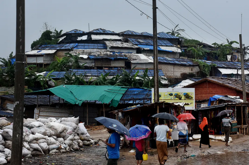 calls mount on malaysia to save 160 rohingya refugees at sea