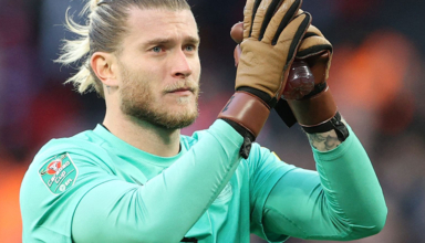 in newcastle's carabao cup final against manchester united, fans mock loris karius' gloves