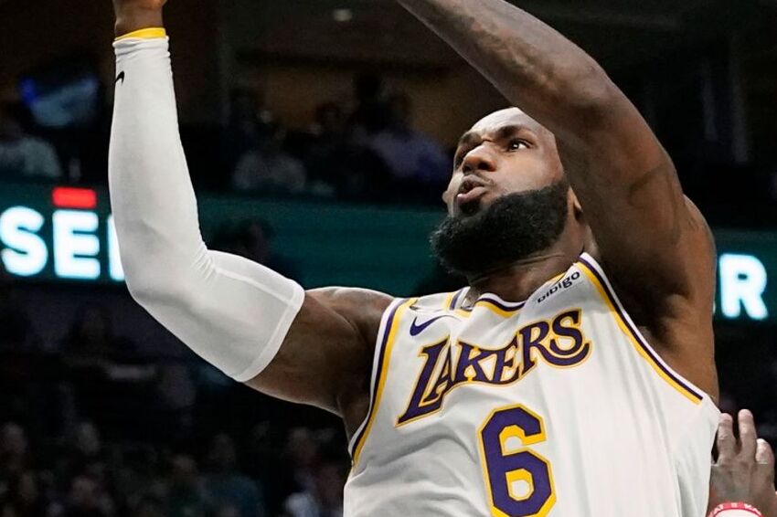 lakers worry lebron james will miss several weeks following foot injury