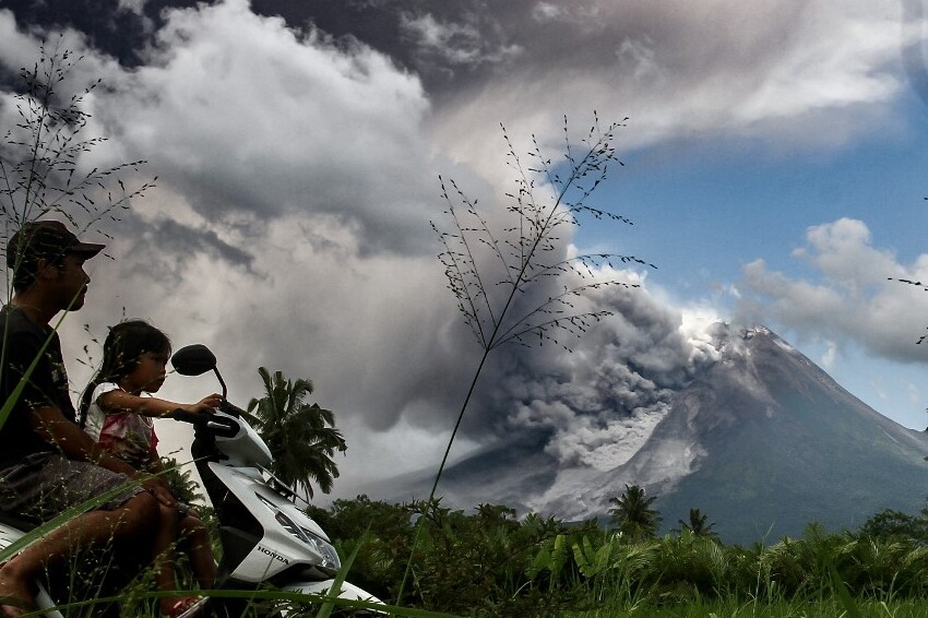 Indonesia Merapi Volcano Erupts, Covers Villages In Ash