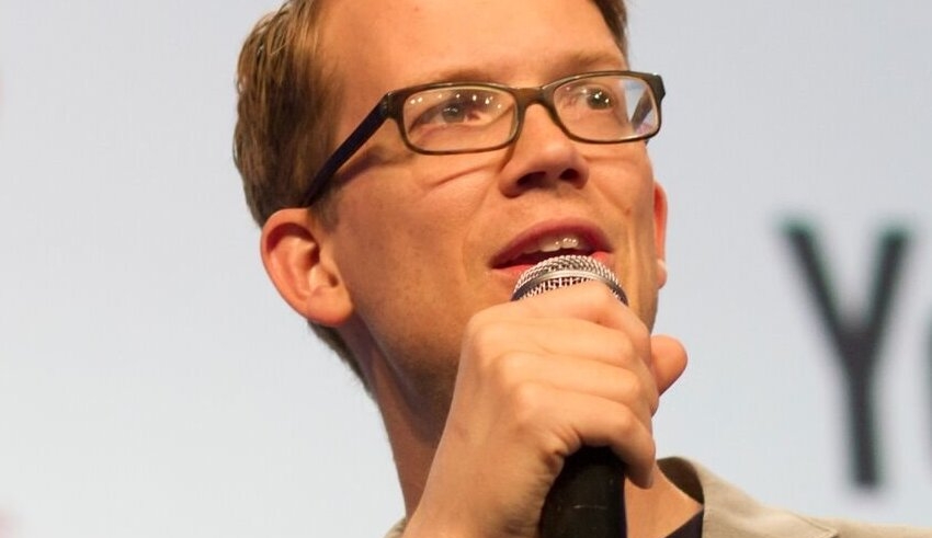 YouTube Star Hank Green Reveals Battle With Cancer