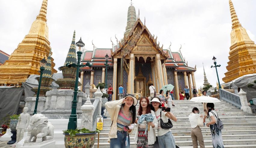 thailand welcomes chinese tourists with visa waiver here’s why