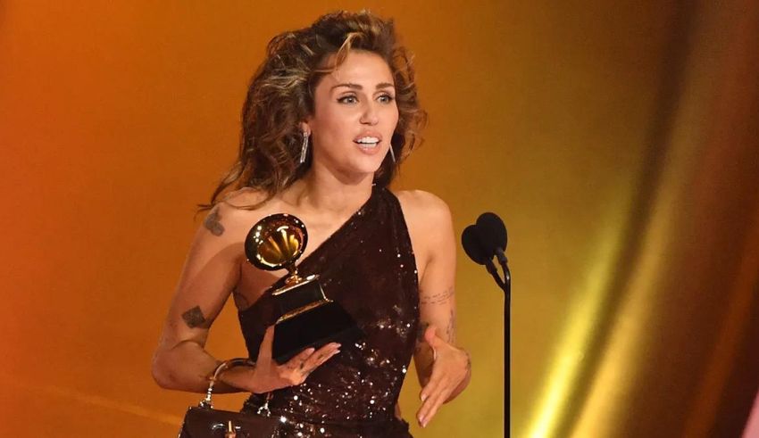 here's why miley cyrus snubbed her father billy ray in her grammy acceptance speech