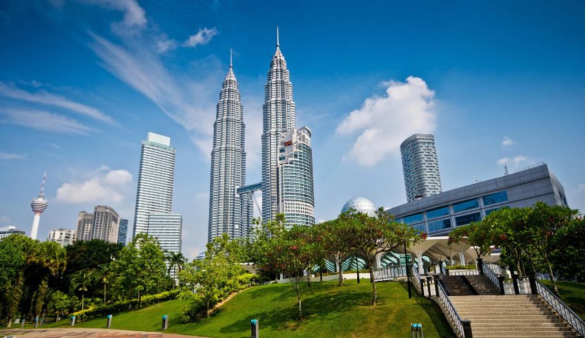 malaysia's economy is falling a big win for tourists for cheap vacations