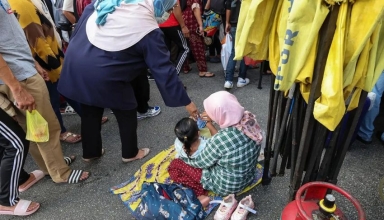 ramadan in kelantan thai beggars cross borders for alms amidst festive season