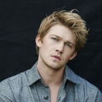 joe alwyn finally speaks about breakup with taylor swift after a year (2)