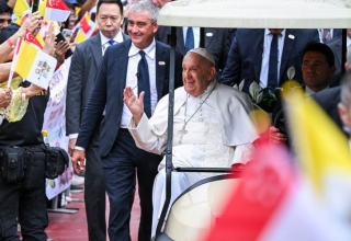 pope francis concludes asia pacific tour with visit to singapore