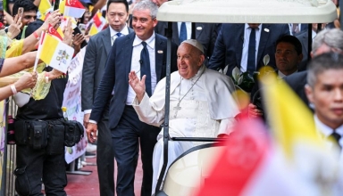 pope francis concludes asia pacific tour with visit to singapore