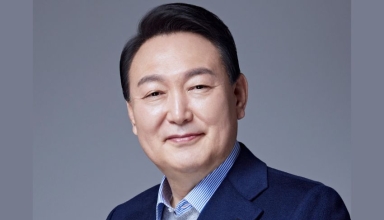 president yoon suk yeol faces plummeting approval amidst growing public discontent