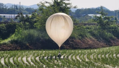 south korea accuses north korea of balloons containing trash