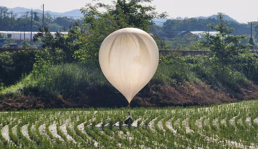 south korea accuses north korea of balloons containing trash