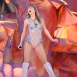 taylor swift thrills fans with joe jonas inspired mashup during eras tour in toronto