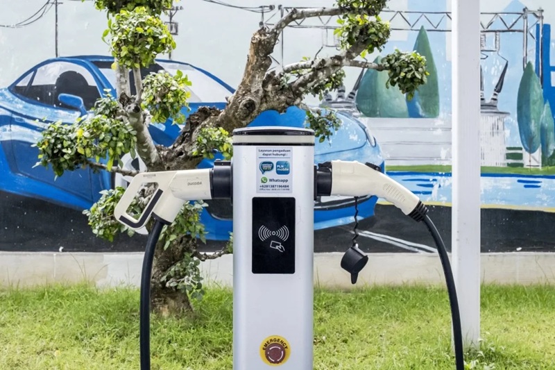 China Tightens Grip on Indonesia’s EV Battery Sector as LG Bows Out