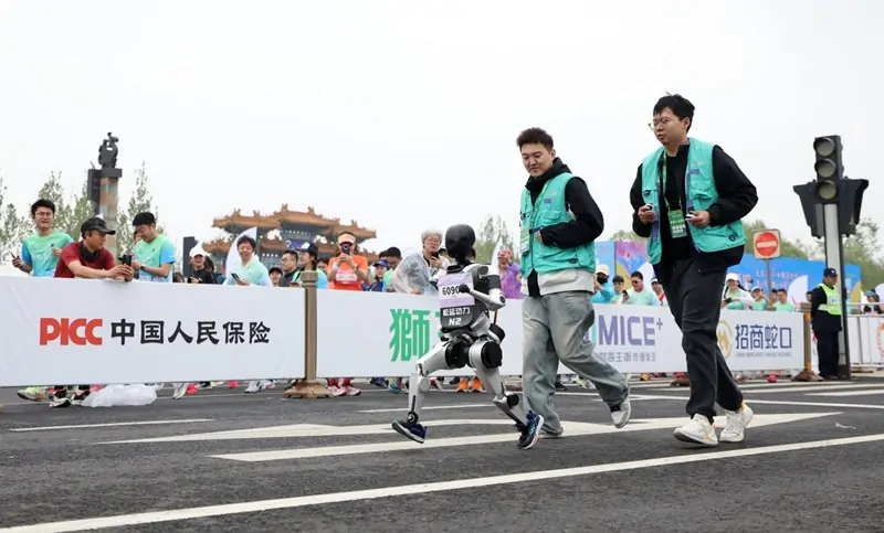 World’s first humanoid half-marathon was held in China